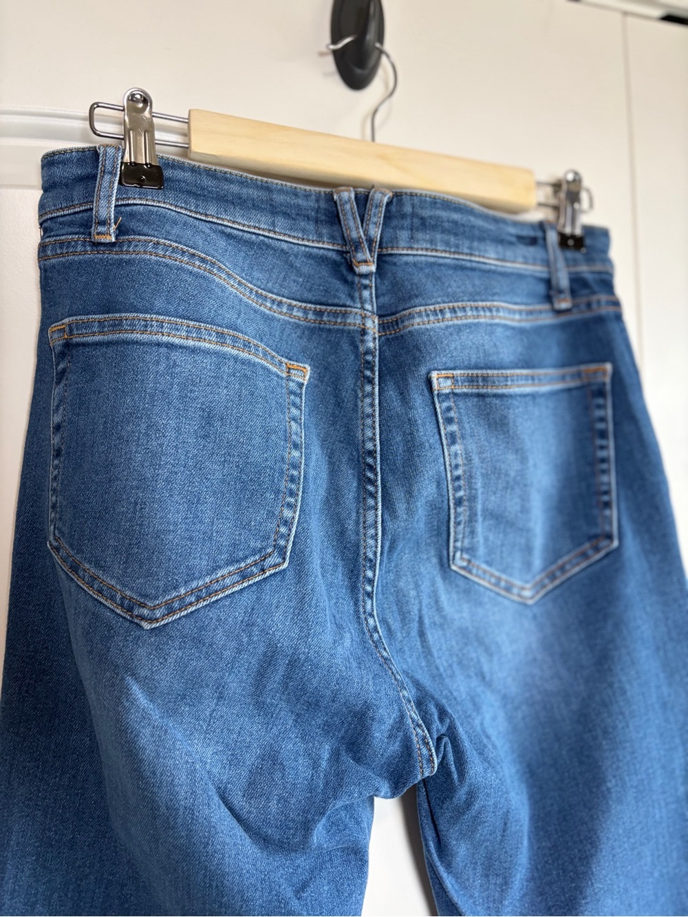 Vineyard Vines High Rise Straight Crop Jamie Jeans with Side Contrast Stripe - Picture 5 of 10